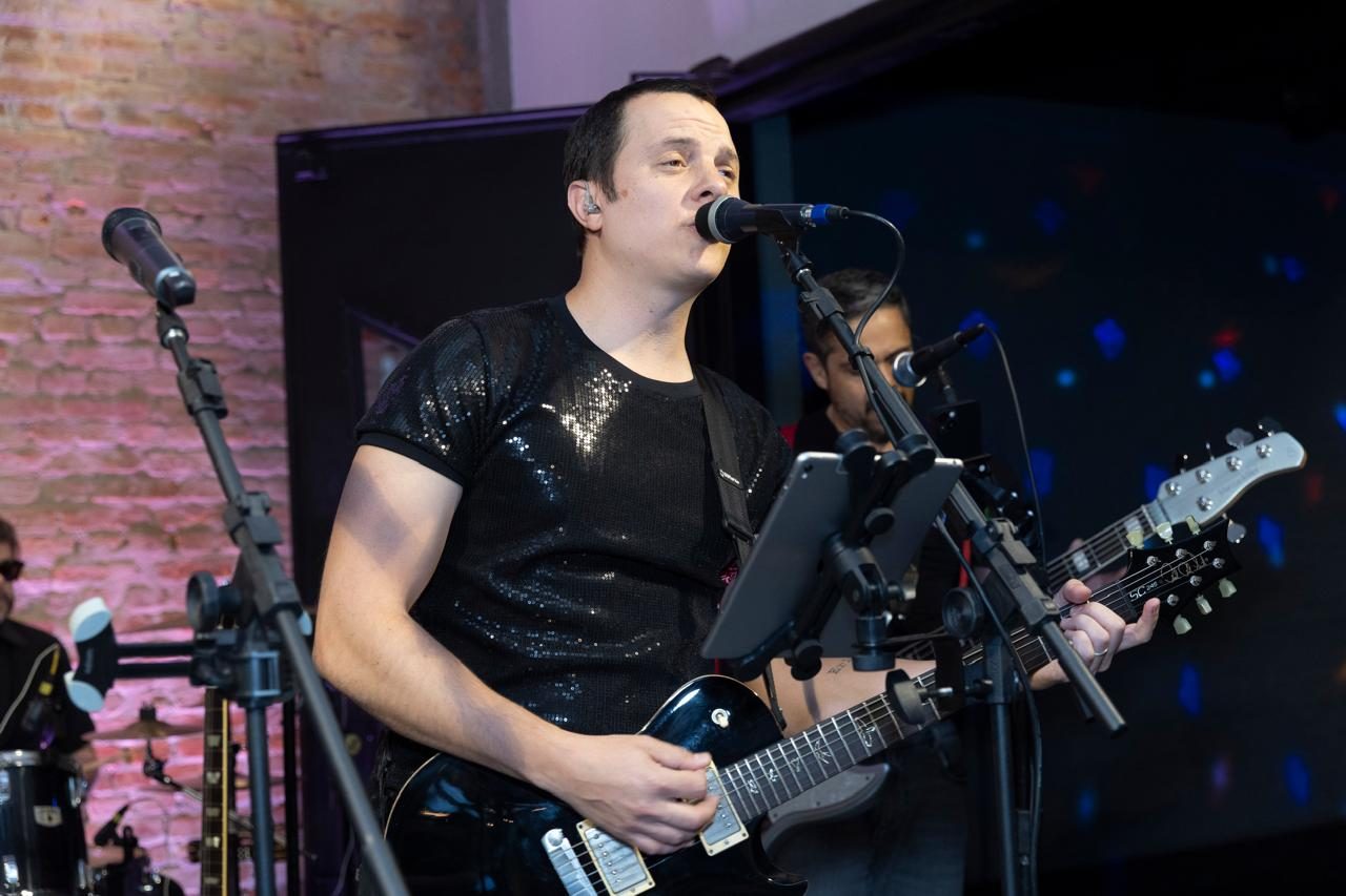 Lê Ciotti no vocal — Plano Pop ao vivo