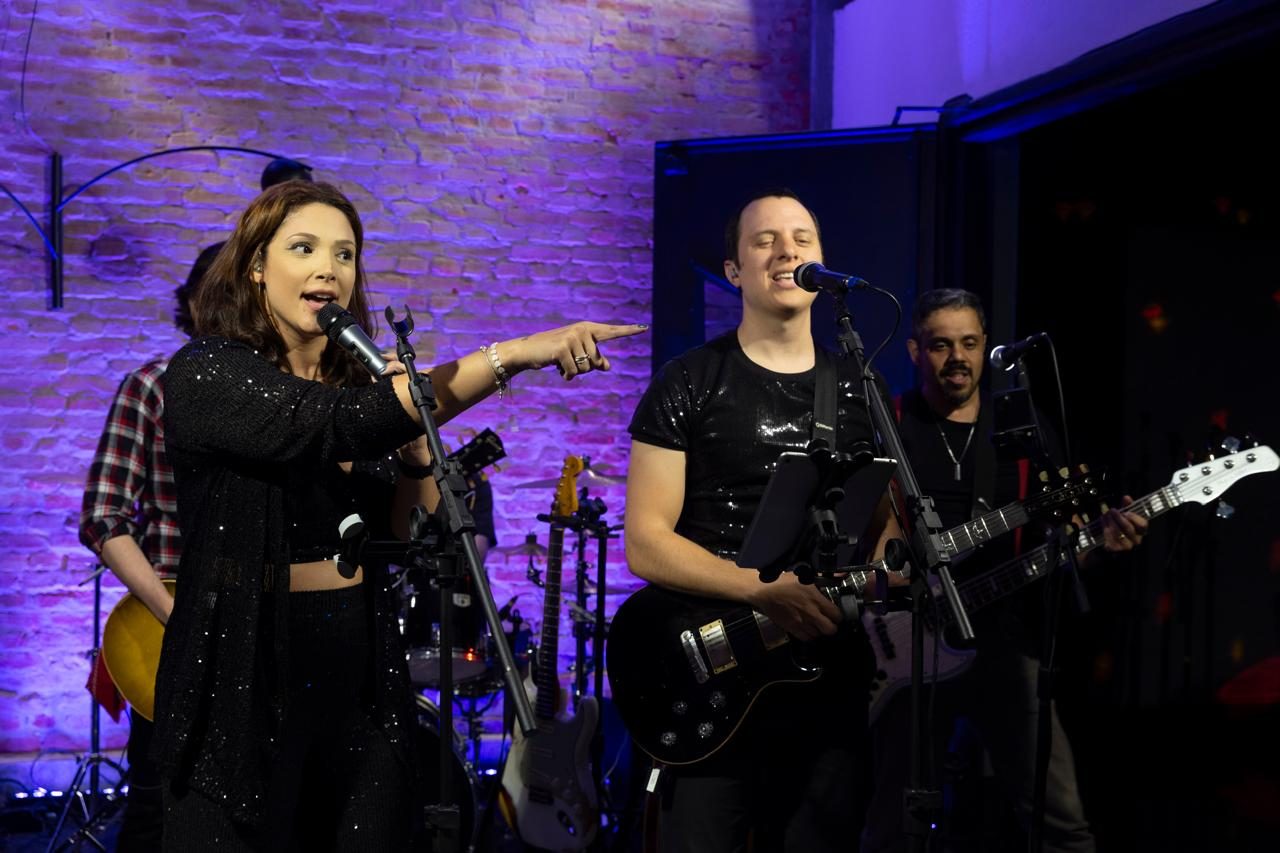 Lisa e Lê no palco — Plano Pop ao vivo
