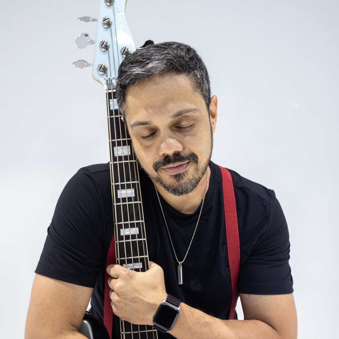 Tigo Barbosa, baixo e voz da Plano Pop